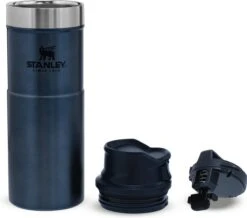 Stanley Trigger-Action Travel Mug 0.47L - Thermosfles - Nightfall 19 Stanley Trigger-Action Travel Mug 0.47L - Thermosfles - Nightfall -Keukenartikelen Series Winkel 1200x1061