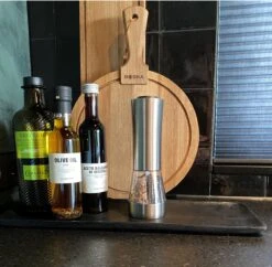 KROMS Peper En Zoutmolen Set - Peper En Zoutmolen Set Elektrisch -2 In 1 - Instelbare Maalgraad - Pepermolen - Zoutmolen - Peper En Zoutmolen Elektrisch 14 KROMS Peper En Zoutmolen Set - Peper En Zoutmolen Set Elektrisch -2 In 1 - Instelbare Maalgraad - Pepermolen - Zoutmolen - Peper En Zoutmolen Elektrisch -Keukenartikelen Series Winkel 1200x1176 1