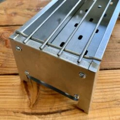 Spiedini Saté-bbq Bali 40 Mini - Kleine, Smalle Houtskoolbarbecue Met Horizontaal Rooster Voor Sate Of Andere Spiesjes - 40 Cm Lang, 11 Cm Breed, 14 Cm Hoog - Ideaal Voor Tuin- Of Open Haard, Of Balkon - Materiaal: Gealuminiseerd Ijzer -Keukenartikelen Series Winkel 1200x1200 1014