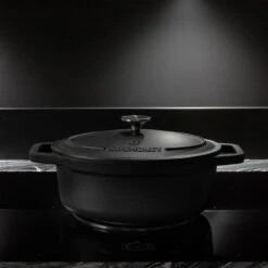 Gietijzeren Braadpan - Sudderpan Zwart Van Daumonet - Ovaal - Ø 29 Cm - 3 Liter - 100% PFAS & PFOA Vrij - Emaille - Geschikt Voor Alle Warmtebronnen - Elektrisch - Gas - Halogeen - Inductie - Keramisch - Vaatwasserbestendig 25 Gietijzeren Braadpan - Sudderpan Zwart Van Daumonet - Ovaal - Ø 29 Cm - 3 Liter - 100% PFAS & PFOA Vrij - Emaille - Geschikt Voor Alle Warmtebronnen - Elektrisch - Gas - Halogeen - Inductie - Keramisch - Vaatwasserbestendig -Keukenartikelen Series Winkel 1200x1200 274