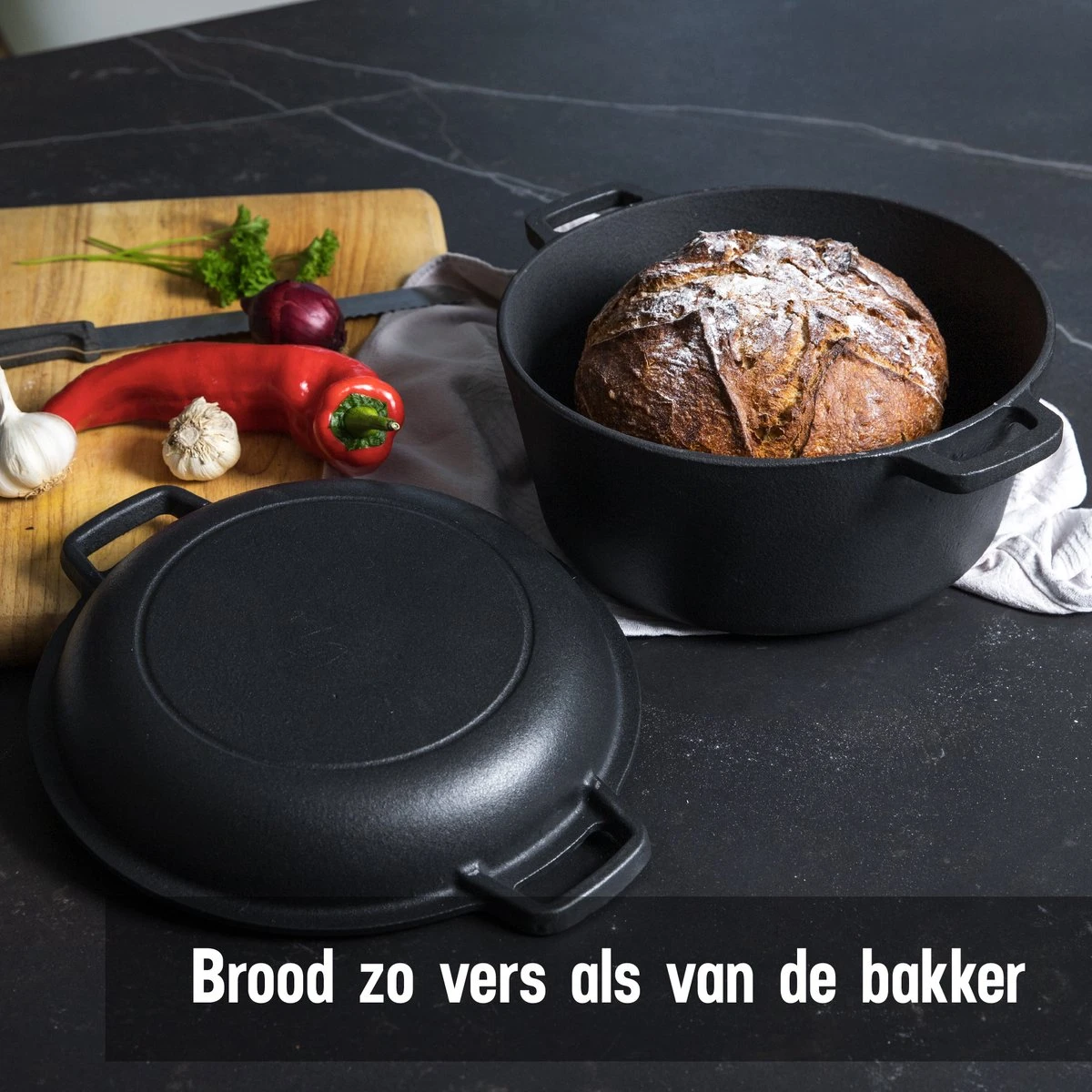 Daumonet Ducasse Gietijzeren Double Use Braadpan - Combi Sudderpan Zwart - 2-in-1 Bak- En Braadpan - PFAS & PFOA Vrij - Rond - Ø 26 Cm - 4,4 Liter - Emaille - Alle Warmtebronnen - Elektrisch - Gas - Halogeen - Inductie - Keramisch 4 Daumonet Ducasse Gietijzeren Double Use Braadpan - Combi Sudderpan Zwart - 2-in-1 Bak- En Braadpan - PFAS & PFOA Vrij - Rond - Ø 26 Cm - 4,4 Liter - Emaille - Alle Warmtebronnen - Elektrisch - Gas - Halogeen - Inductie - Keramisch - Afbeelding 2