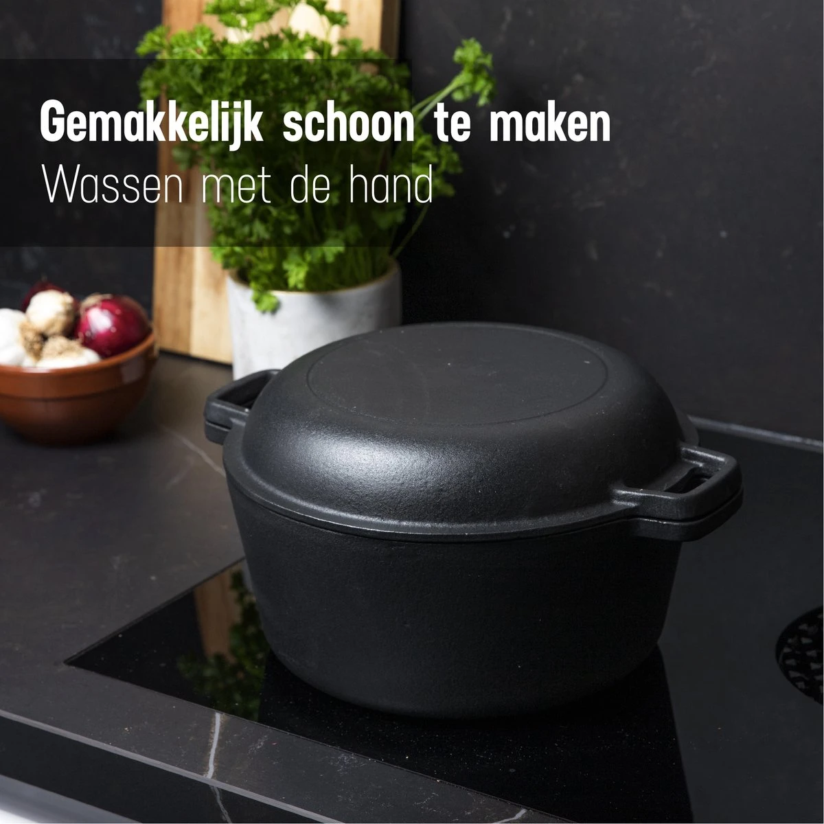 Daumonet Ducasse Gietijzeren Double Use Braadpan - Combi Sudderpan Zwart - 2-in-1 Bak- En Braadpan - PFAS & PFOA Vrij - Rond - Ø 26 Cm - 4,4 Liter - Emaille - Alle Warmtebronnen - Elektrisch - Gas - Halogeen - Inductie - Keramisch 7 Daumonet Ducasse Gietijzeren Double Use Braadpan - Combi Sudderpan Zwart - 2-in-1 Bak- En Braadpan - PFAS & PFOA Vrij - Rond - Ø 26 Cm - 4,4 Liter - Emaille - Alle Warmtebronnen - Elektrisch - Gas - Halogeen - Inductie - Keramisch - Afbeelding 5
