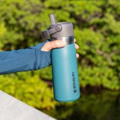 Stanley The IceFlow™ Flip Straw Water Bottle 0,65L - Thermosfles - Lagoon -Keukenartikelen Series Winkel 1200x1200 702