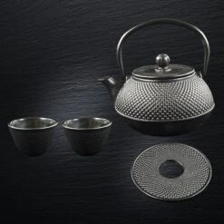 SakuraTea - Theepot Set - 4-delig - Gietijzer - Zwart - 0.8L - 2 Kopjes (100ml) -Keukenartikelen Series Winkel 1200x1200 832