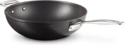 LE CREUSET - Les Forgees - Wokpan 30cm -Keukenartikelen Series Winkel 1200x433