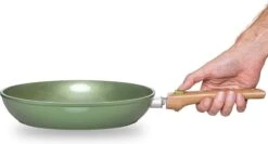 Just Vegan Koekenpan ECO Met Afneembaar Handvat 20 Cm Aluminium Groen -Keukenartikelen Series Winkel 1200x646