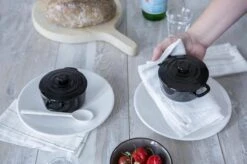 BK Bourgogne Cocotte Ø 10 Cm - 2 Stuks - Zwart - Oven 24 BK Bourgogne Cocotte Ø 10 Cm - 2 Stuks - Zwart - Oven -Keukenartikelen Series Winkel 1200x799 25