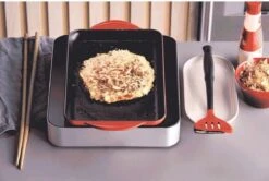 Le Creuset - Gietijzeren Grillplaat - 32x22cm - Kersenrood -Keukenartikelen Series Winkel 1200x807 2