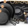 Ocina Gietijzeren Pan – Set Van 3 Stuks – ø25cm, ø19.5cm En ø16cm - Skillet - Koekenpan – Hapjespan – Koekenpan Inductie – Koekenpannenset - Gietijzeren Pan Bbq - Gietijzer - Incl. Receptenboek -Keukenartikelen Series Winkel 1200x814 1