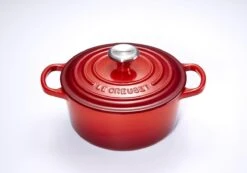 Le Creuset Signature Braadpan - 4,2 L - 24 Cm - Kersenrood -Keukenartikelen Series Winkel 1200x839