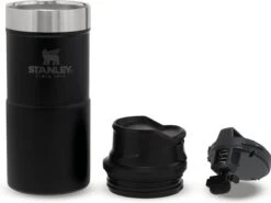 Stanley Trigger-Action Travel Mug 0.47L - Thermosfles - Matt Black -Keukenartikelen Series Winkel 1200x897 1