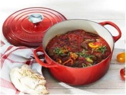 Le Creuset Signature Braadpan - 4,2 L - 24 Cm - Kersenrood -Keukenartikelen Series Winkel 1200x909 2