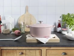BK Bourgogne Braadpan Ø 24 Cm - Roze - Gietijzer - Inductie -Keukenartikelen Series Winkel 1200x912