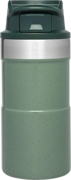 Stanley The Trigger-Action Travel Mug 0,25L - Thermosfles - Hammertone Green 19 Stanley The Trigger-Action Travel Mug 0,25L - Thermosfles - Hammertone Green -Keukenartikelen Series Winkel 471x1200 1
