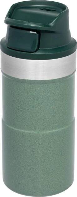 Stanley The Trigger-Action Travel Mug 0,25L - Thermosfles - Hammertone Green 17 Stanley The Trigger-Action Travel Mug 0,25L - Thermosfles - Hammertone Green -Keukenartikelen Series Winkel 471x1200