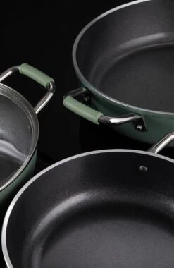 Primecook - Braadpan / Hapjespan Met Deksel - Ø 28 Cm - PFAS-vrij - Inductie - Ecoshield -Keukenartikelen Series Winkel 781x1200