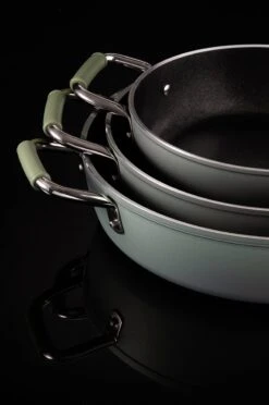 Primecook - Braadpan / Hapjespan Met Deksel - Ø 28 Cm - PFAS-vrij - Inductie - Ecoshield -Keukenartikelen Series Winkel 797x1200