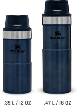 Stanley Trigger-Action Travel Mug 0.47L - Thermosfles - Nightfall 18 Stanley Trigger-Action Travel Mug 0.47L - Thermosfles - Nightfall -Keukenartikelen Series Winkel 874x1200