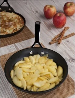Le Creuset Koekenpan Les Forgées TNS - ø 28 Cm - Standaard Anti-aanbaklaag -Keukenartikelen Series Winkel 923x1200